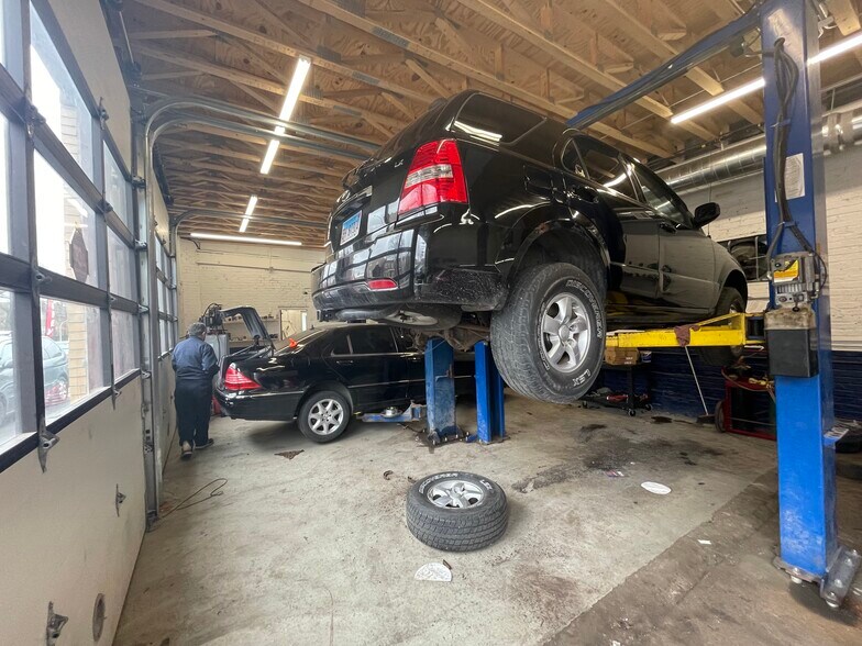 More Photos Of 3800 W Division St, Chicago Auto Salvage Facility For Lease