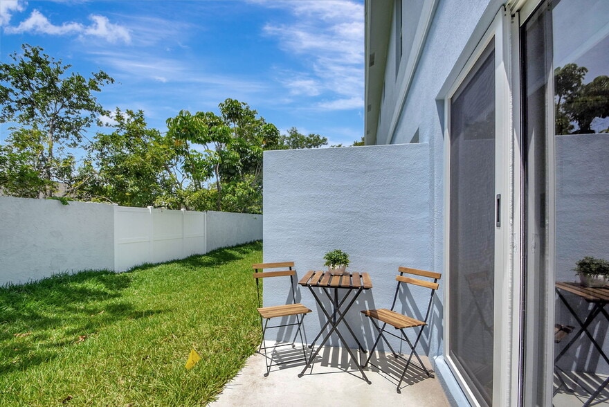 More Photos Of 3871 Patio Ct, Lake Worth Apartments For Sale