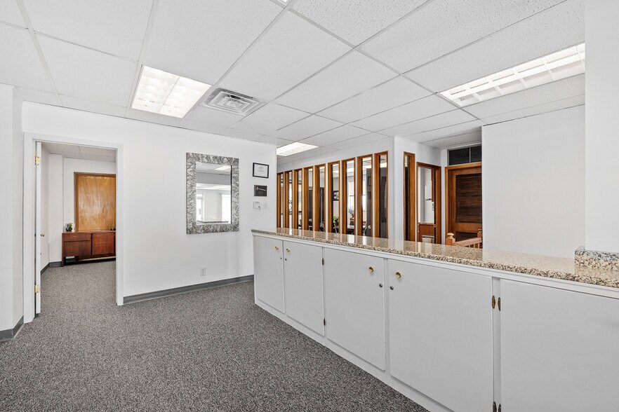 More Photos Of 813 E Lincolnway, Cheyenne Office For Sale