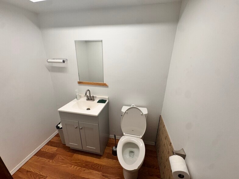 More Photos Of 3504 S Meridian Ave, Oklahoma City Warehouse For Lease