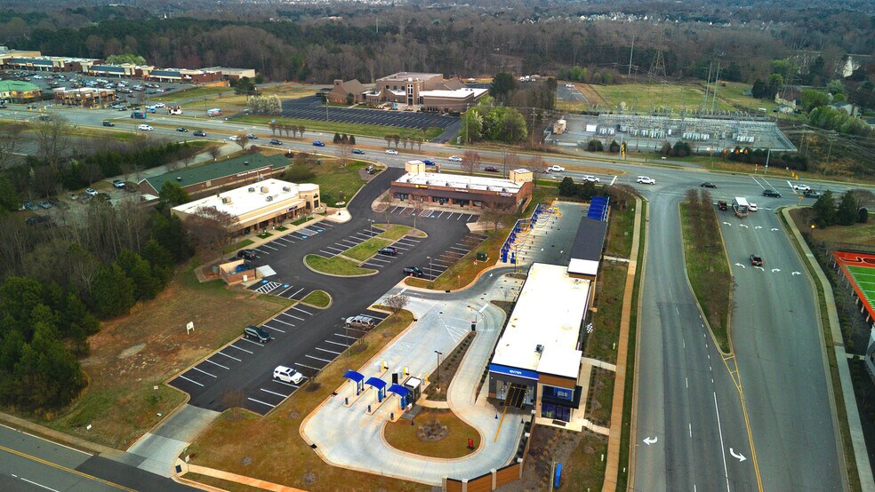 More Photos Of 702 Brawley School Rd, Mooresville Storefront Retail Office For Lease