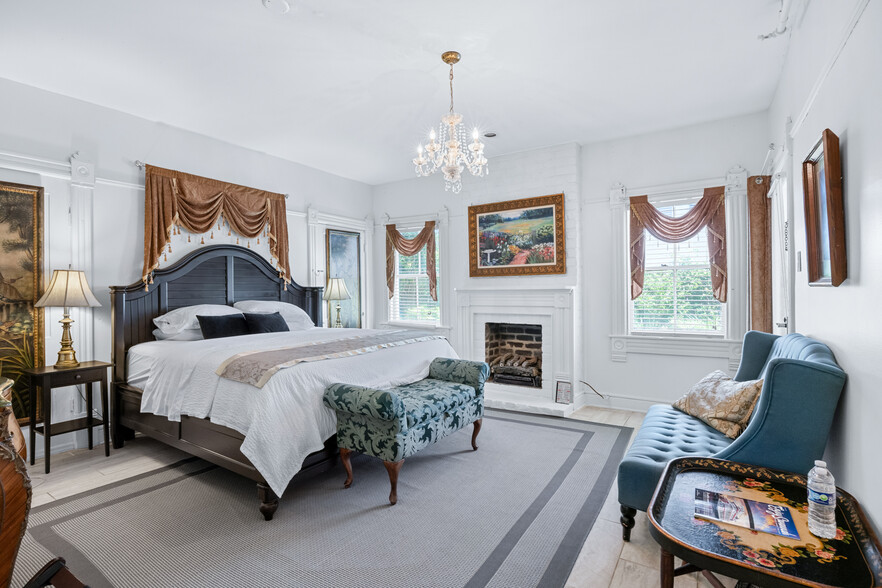 More Photos Of 402 E Gaston St, Savannah Hospitality For Sale