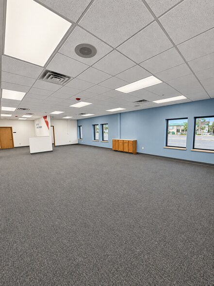More Photos Of 302-304 Ohio St, Oshkosh Office For Sale