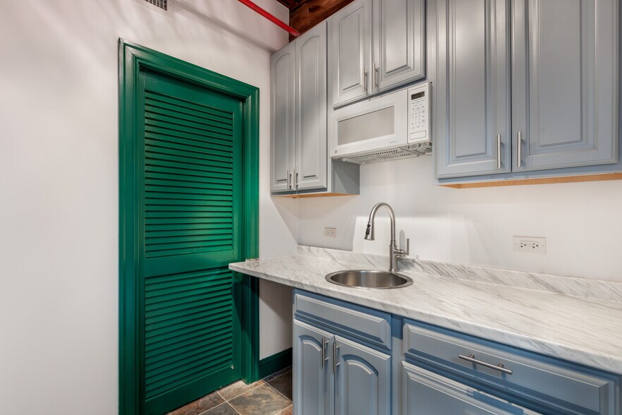 More Photos Of 414 N Carpenter St, Chicago Unknown For Lease
