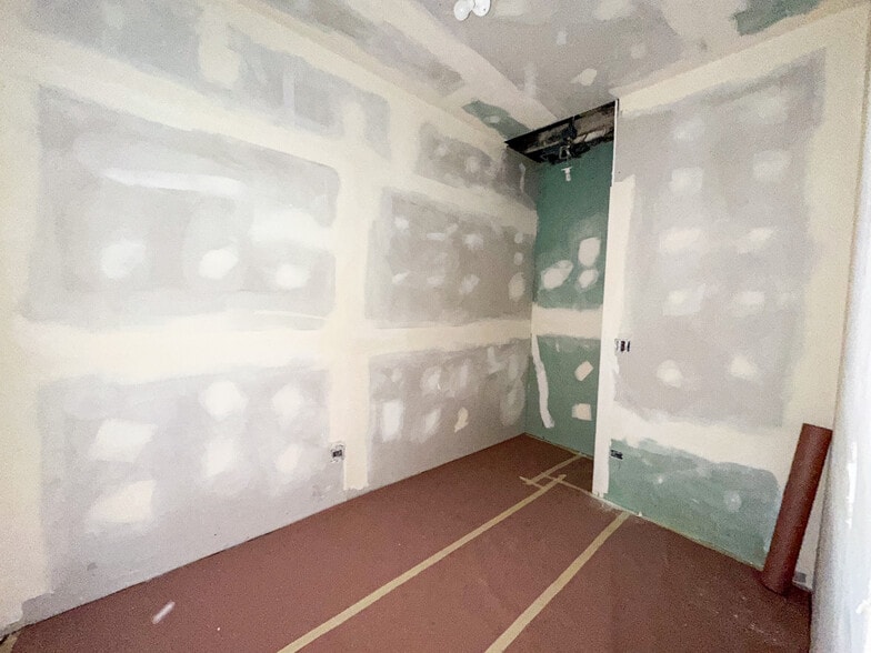 More Photos Of 8714 S Commercial Ave, Chicago Multifamily For Sale