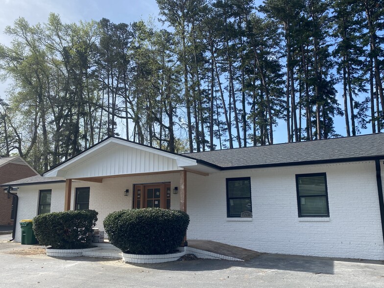 More Photos Of 421 Statesville Blvd, Salisbury Loft Creative Space For Lease