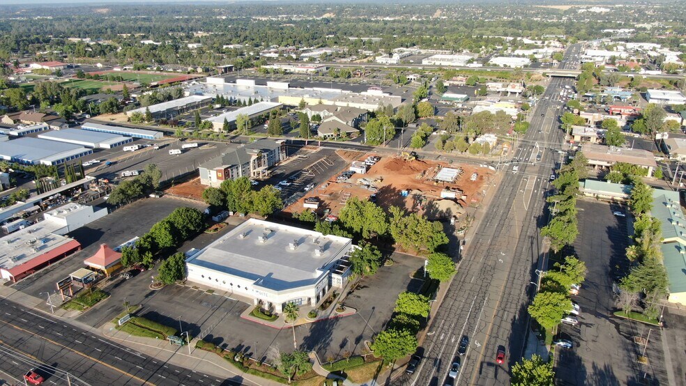 More Photos Of 975 E Cypress Ave, Redding Drugstore For Lease