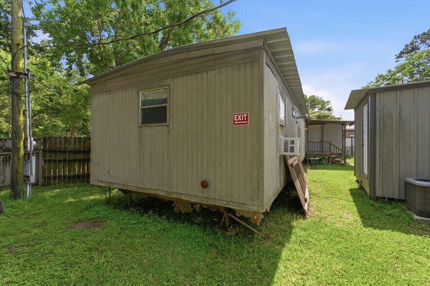More Photos Of 3401 N Frazier St, Conroe Specialty For Sale