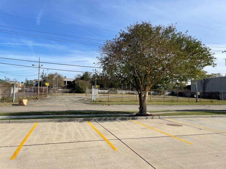 More Photos Of 2701 Richland Ave, Metairie Land For Lease