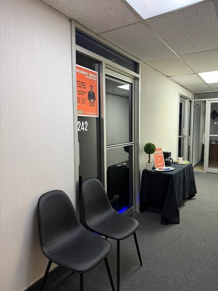 More Photos Of 25140 Lahser Rd, Southfield Office For Sale