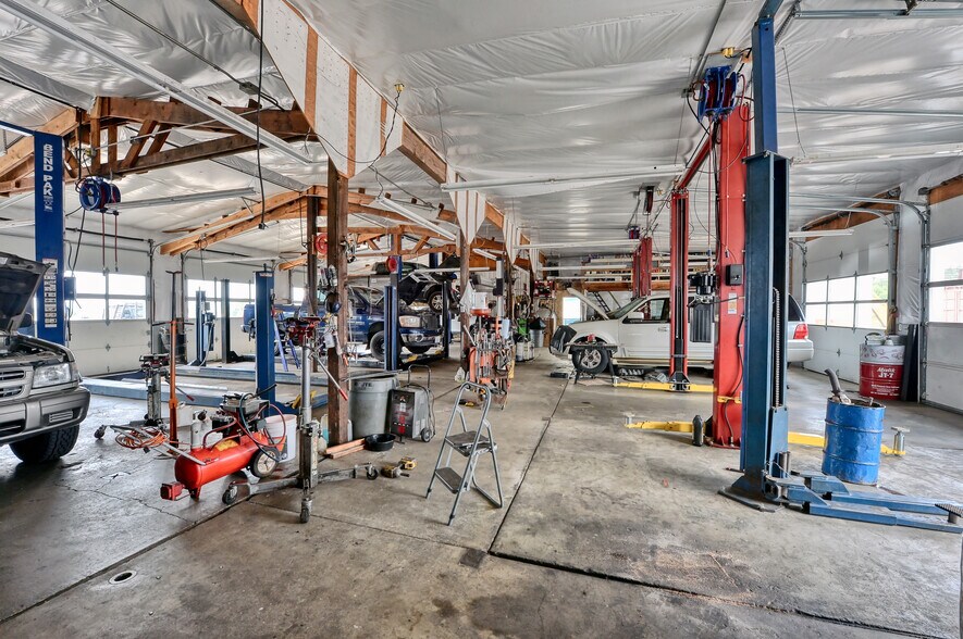 More Photos Of 5214 Guide Meridian, Bellingham Auto Repair For Sale