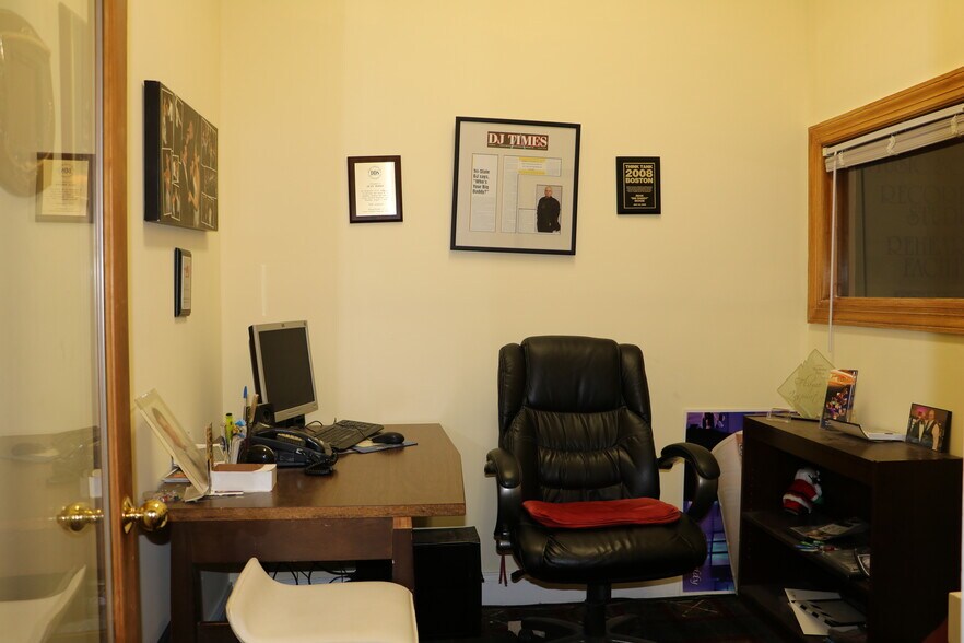More Photos Of 125 Bedford St, Stamford Storefront For Lease