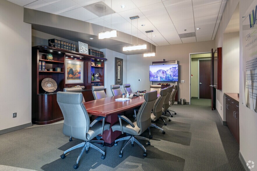 More Photos Of 7225 N 1st St, Fresno Office For Lease