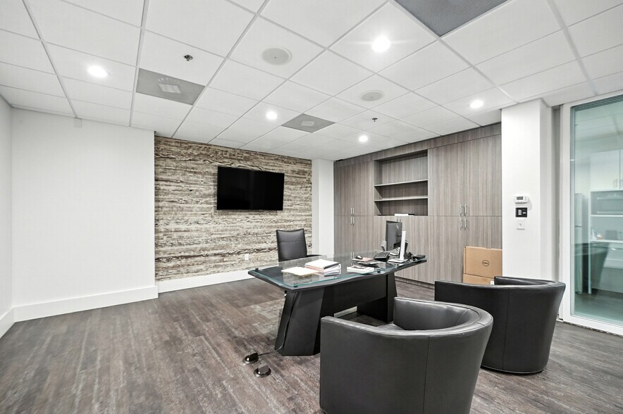 More Photos Of 320 1st St N, Jacksonville Beach Office Residential For Lease