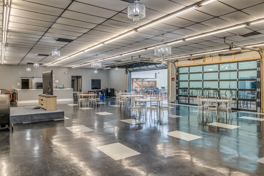 More Photos Of 3571/3585 McGehee Rd, Montgomery Restaurant For Sale