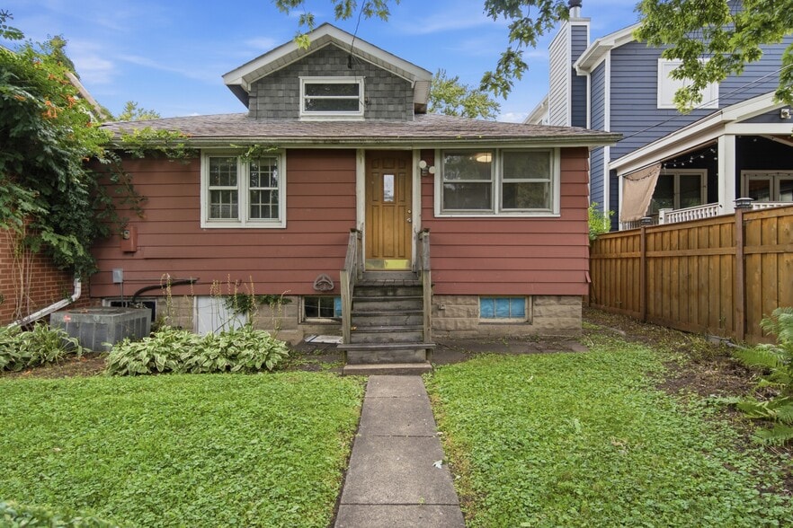 More Photos Of 6240 N Avondale Ave, Chicago Specialty For Sale