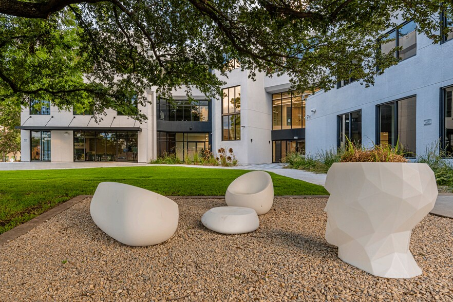 More Photos Of 4621 Ross Ave, Dallas Office For Lease