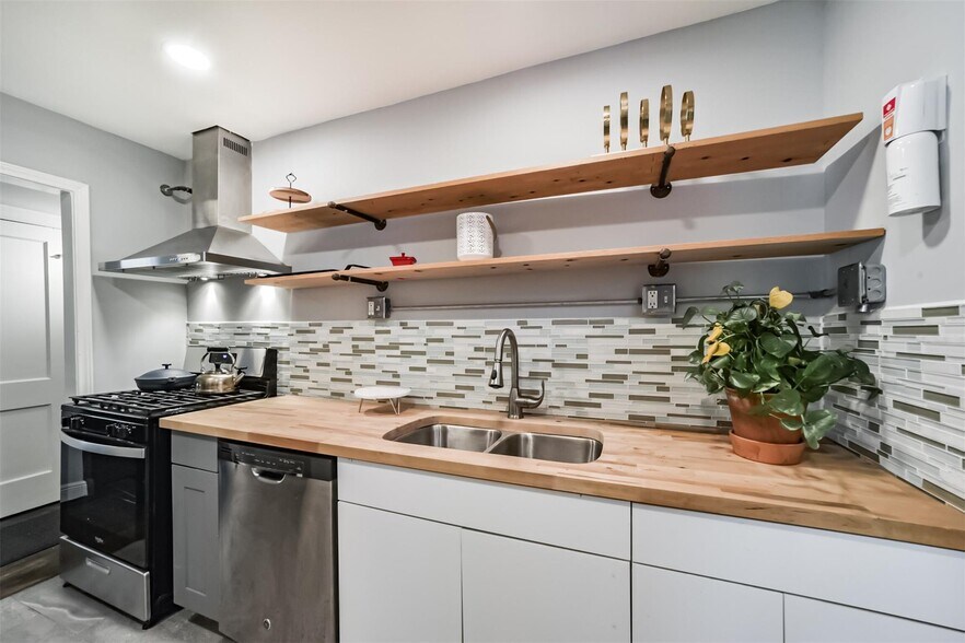 More Photos Of 543 Studewood St, Houston Specialty For Sale