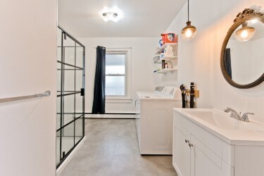 More Photos Of 127 Rue Queen, Sherbrooke Office Residential For Sale