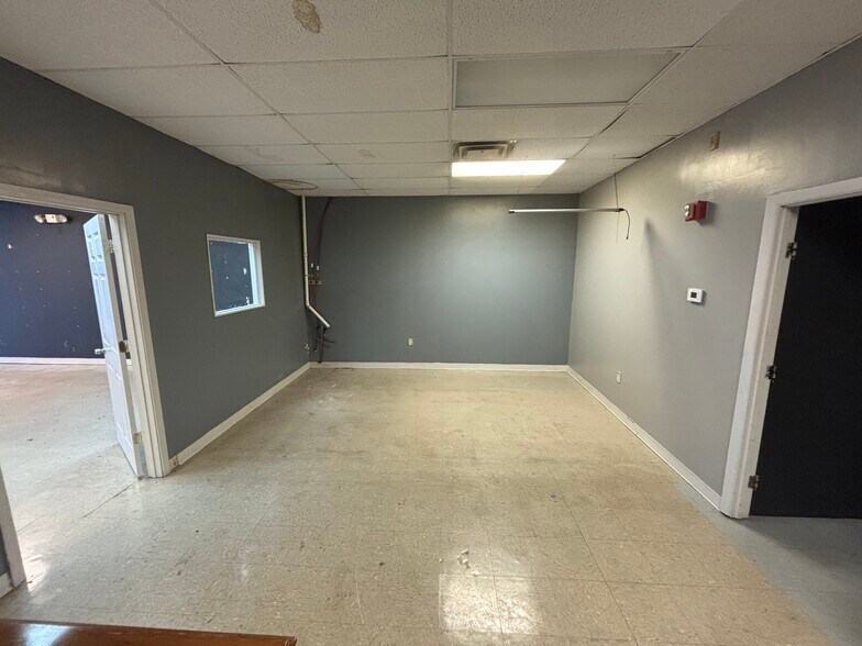 More Photos Of 114-116 E Auglaize St, Wapakoneta Unknown For Lease