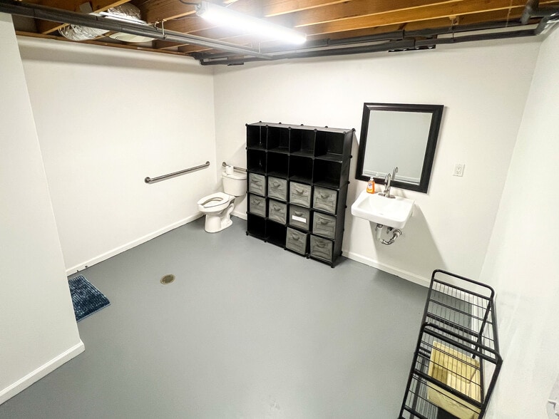 More Photos Of 2308 Icenhour Ct, Lenoir Industrial For Lease