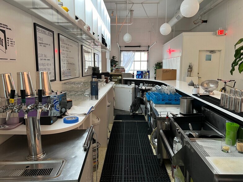 More Photos Of 1401-1431 Northern Ct, Madison General Retail For Sale