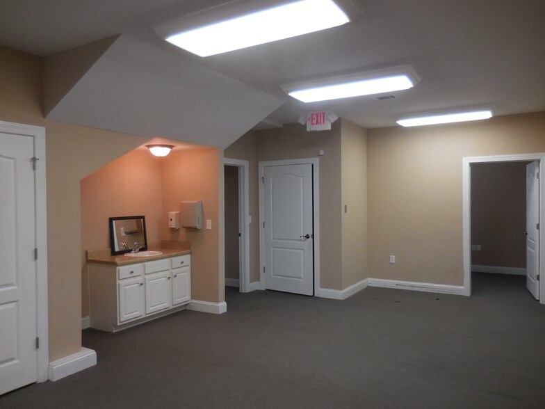 More Photos Of 3105 Creekside Village Dr, Kennesaw Medical For Sale