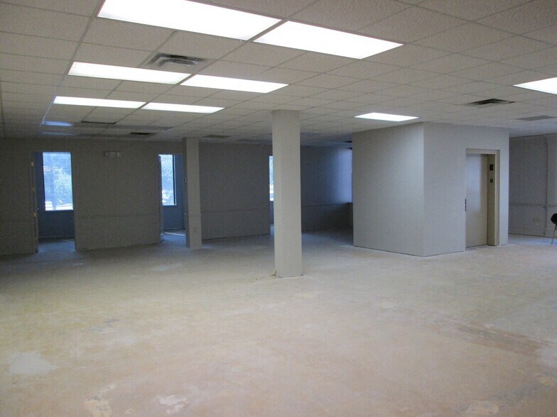More Photos Of 1560 Holcomb Bridge Rd, Roswell Office For Sale