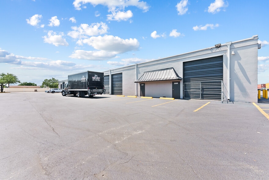 More Photos Of 3501-3531 NW 19th St, Fort Lauderdale Unknown For Lease