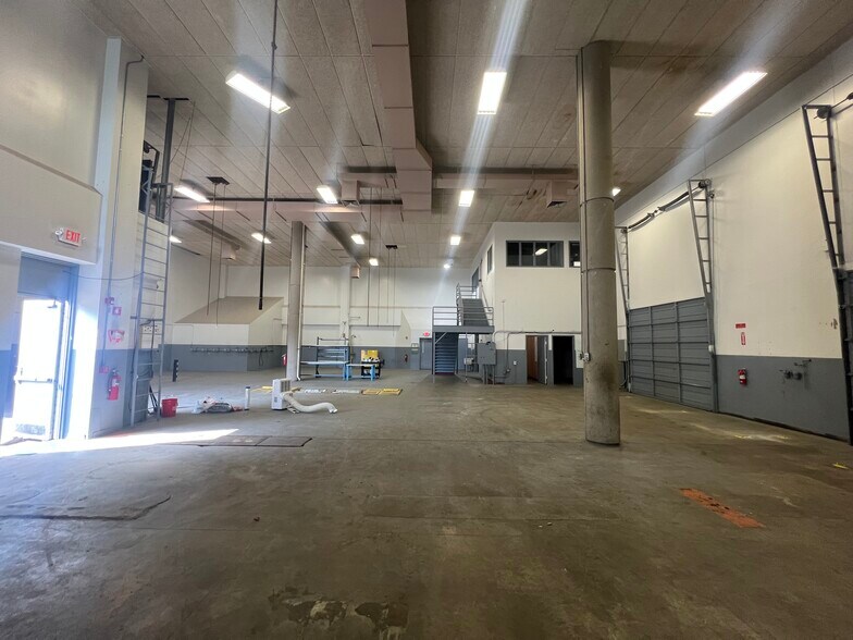 More Photos Of 275 Portsmouth Ave, Stratham Light Manufacturing For Sale