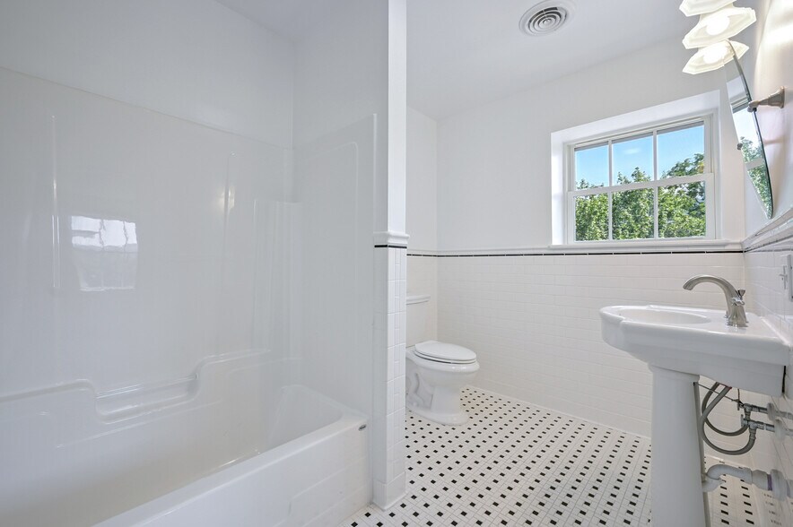 More Photos Of 56 Main St, Stamford Hotel For Sale