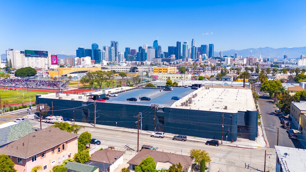 More Photos Of 2250 Maple Ave, Los Angeles Warehouse For Sale