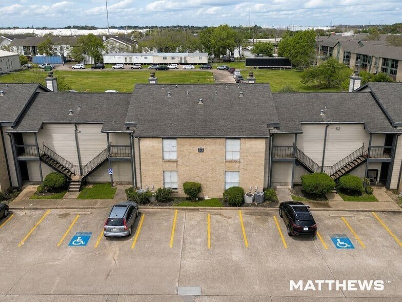 More Photos Of 9898 Forum Park Dr, Houston Apartments For Sale
