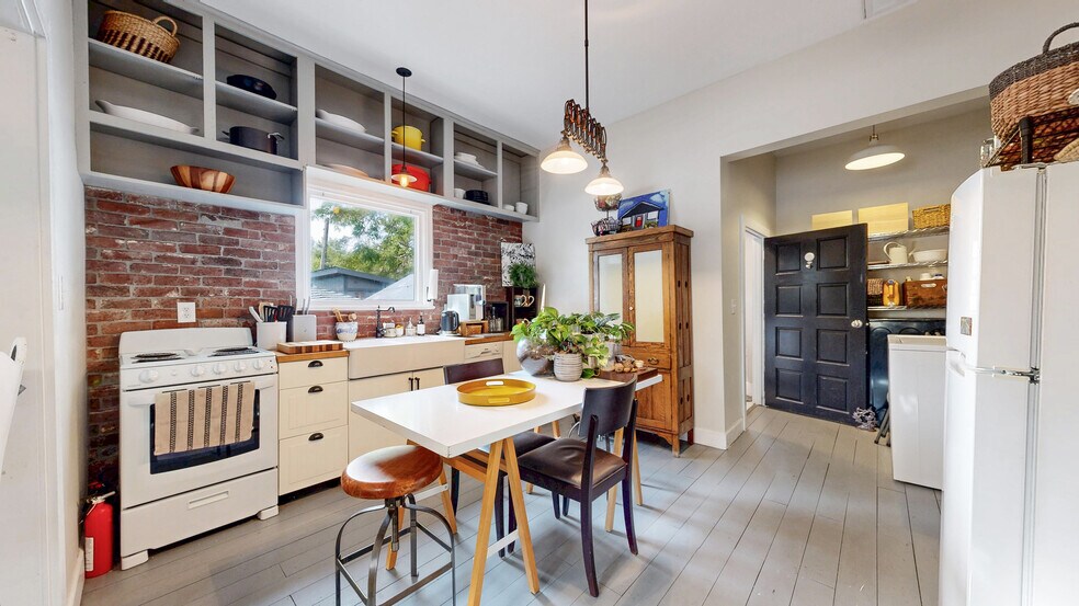 More Photos Of 100 W Cleveland St, Lafayette Office Residential For Sale