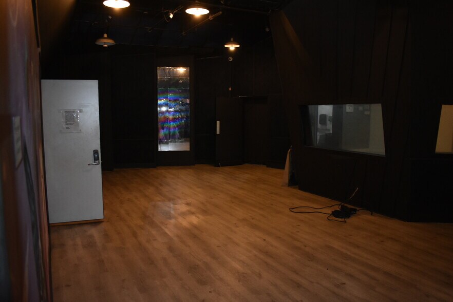 More Photos Of 1655 S Compton Ave, Los Angeles Manufacturing For Sale
