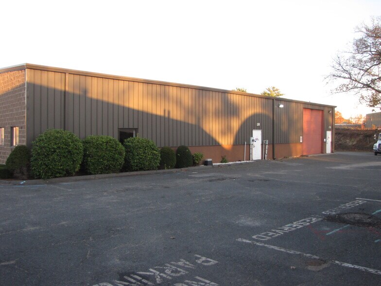 More Photos Of 87 Carando Dr, Springfield Flex For Lease