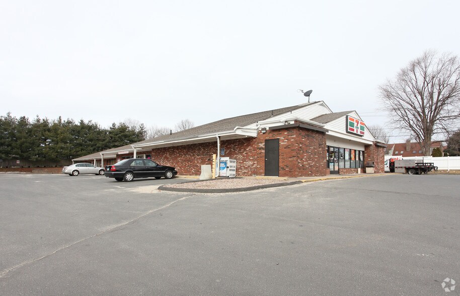 More Photos Of 337 Willard Ave, Newington Freestanding For Lease