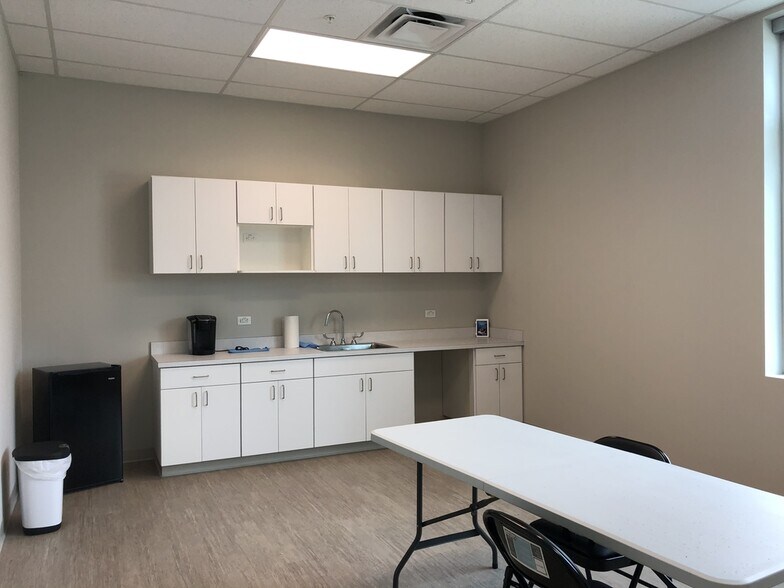 More Photos Of 3135 Lakewood Ranch Blvd, Bradenton Warehouse For Lease