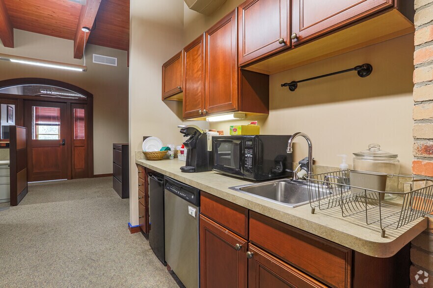 More Photos Of 212 E Grand River Ave, Lansing Office For Lease