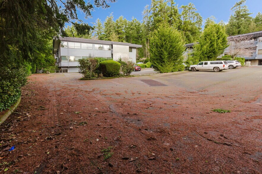 More Photos Of 1040 NE Hostmark St, Poulsbo Office For Sale