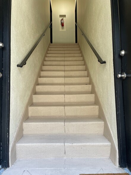 More Photos Of 937 Hilldale Ave, West Hollywood Apartments For Sale