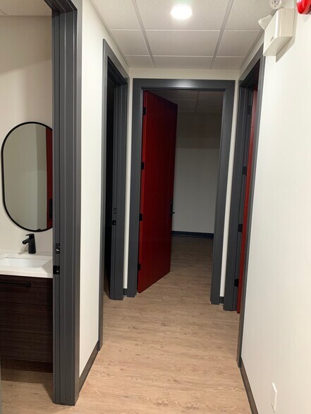 More Photos Of 73 7 St SE, Medicine Hat Office For Lease