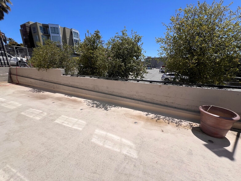 More Photos Of 2201 Bayshore Blvd, San Francisco Office For Lease