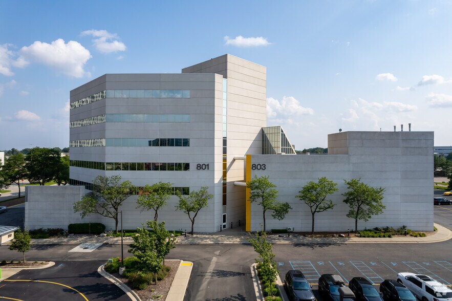 More Photos Of 801-803 W Big Beaver Rd, Troy Office For Lease