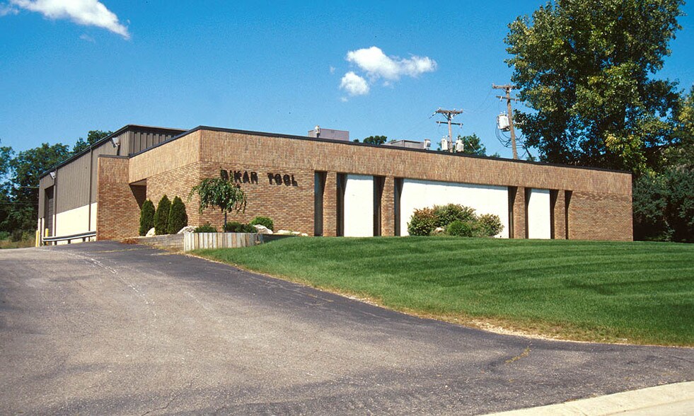 More Photos Of 22635 Heslip Dr, Novi Warehouse For Sale