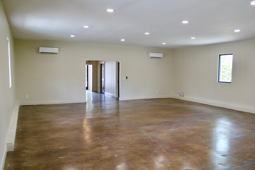 More Photos Of 130 Trousdale Ferry Pike, Lebanon Funeral Home For Sale