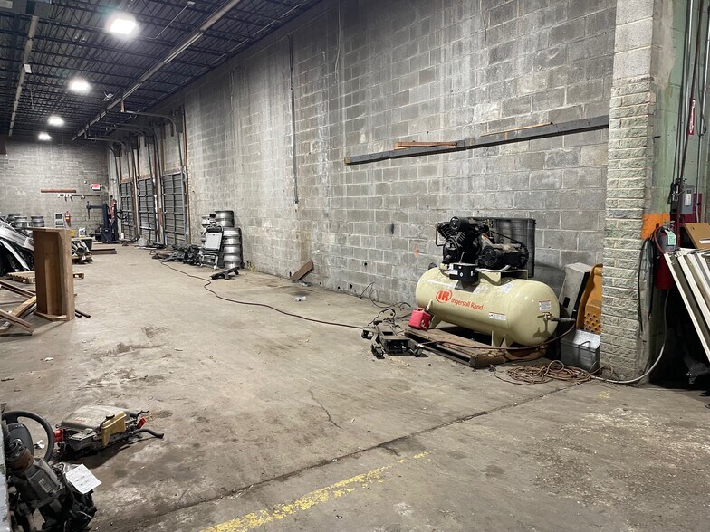 More Photos Of 5225 Kilmer Pl, Hyattsville Warehouse For Lease