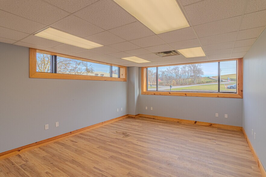 More Photos Of 87 Carpenter Dr, Annville Warehouse For Lease