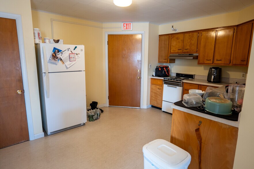 More Photos Of 4 Market Sq, Houlton Office For Sale