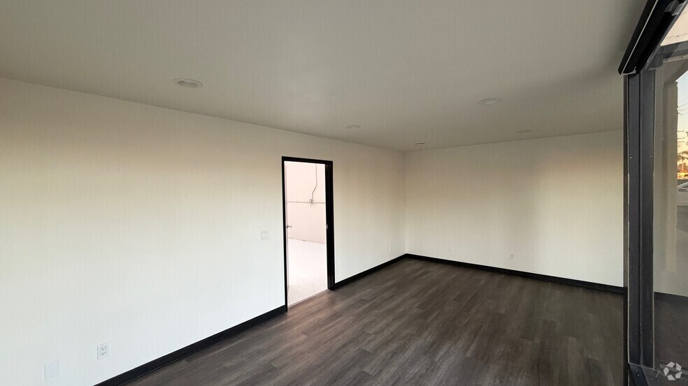 More Photos Of 350 E Orangethorpe Ave, Placentia Warehouse For Lease